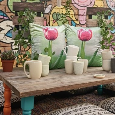 2 Tulip Cushion Covers 2 Ceramic Mugs